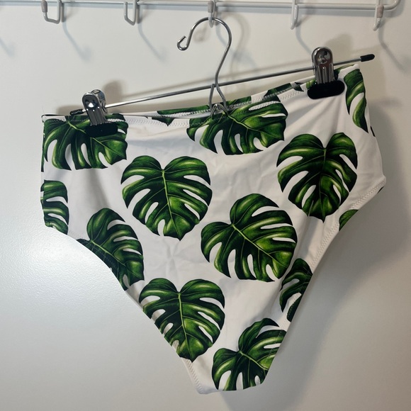 Cupshe Monstera Bikini Bottoms - Picture 3 of 3